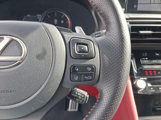 2023 Lexus IS 350 F SPORT photo 19