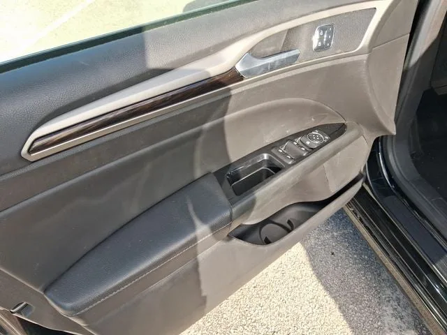 2016 Ford Fusion Energi SE Luxury photo 13