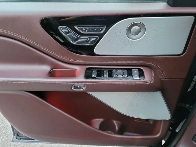 2024 Lincoln Aviator Black Label Premium photo 17