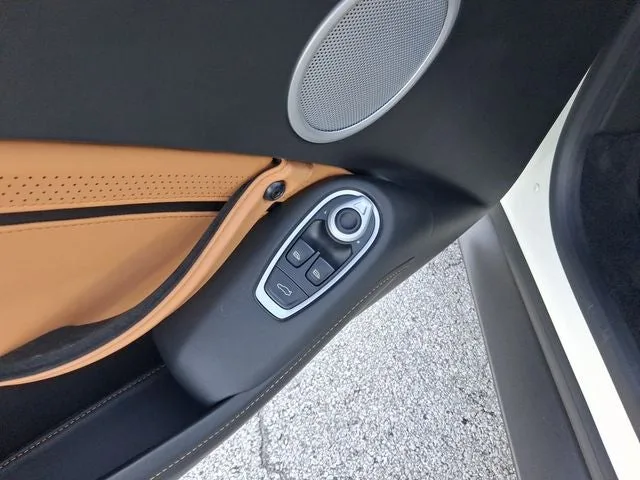 2020 Aston Martin Vantage Base photo 11