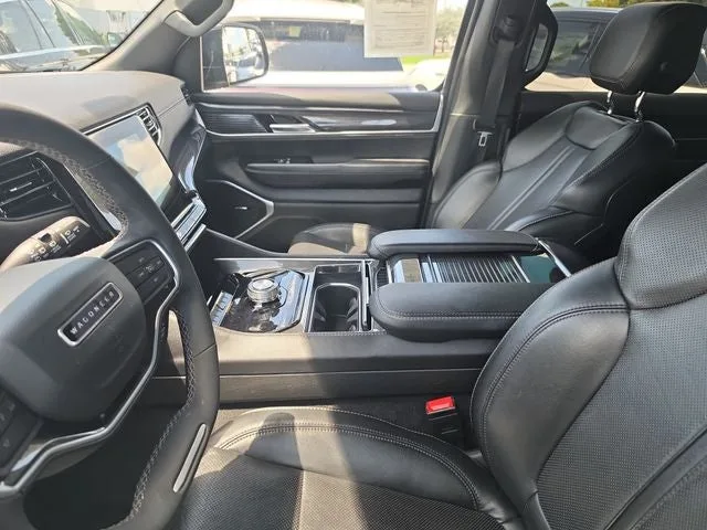 2023 Jeep Wagoneer Base photo 12