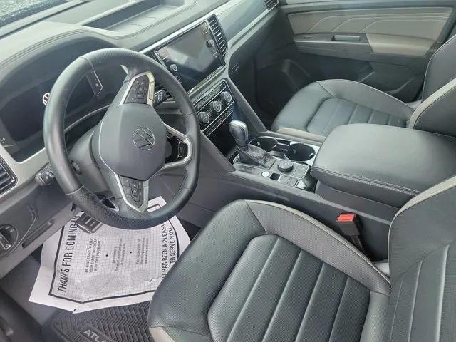 2023 Volkswagen Atlas 3.6L V6 SEL Premium R-Line photo 17