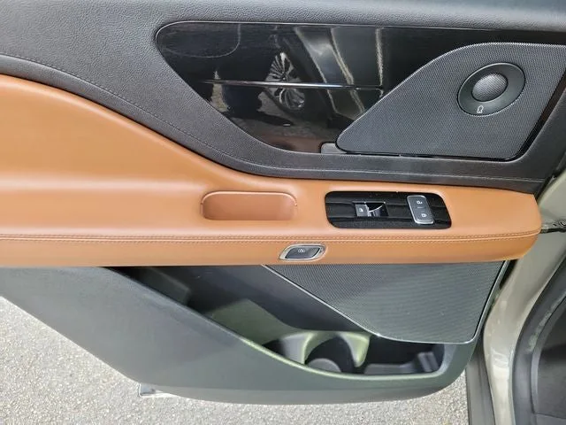 2023 Lincoln Aviator Reserve Premium photo 7