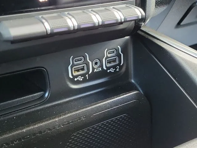 2024 RAM 1500 Laramie photo 31