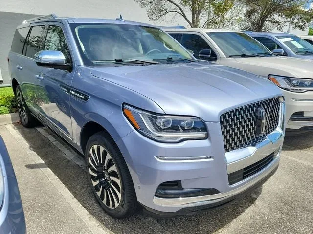 2024 Lincoln Navigator Black Label photo 2