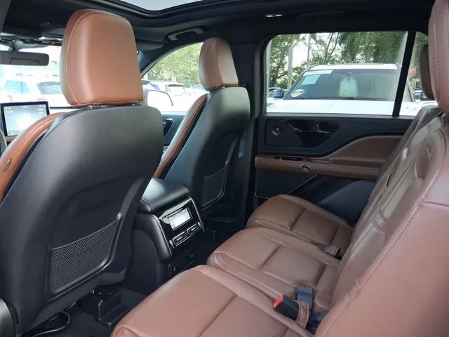 2023 Lincoln Aviator Reserve Premium photo 5