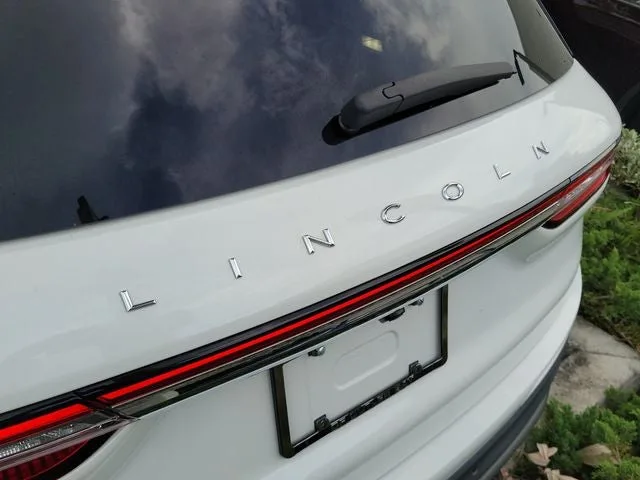 2022 Lincoln Corsair Standard photo 5