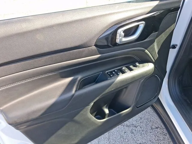 2023 Jeep Compass Latitude photo 13