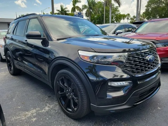2023 Ford Explorer ST-Line photo 2