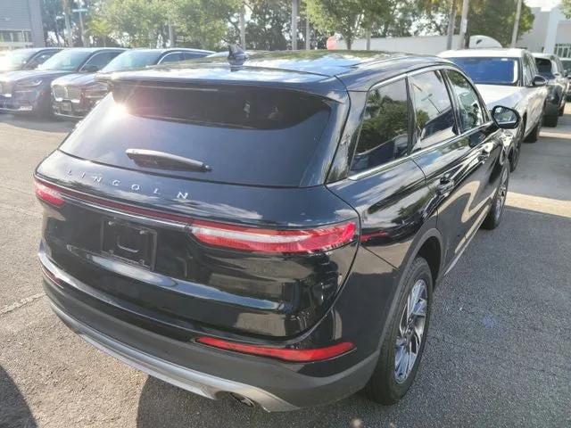 2023 Lincoln Corsair Standard photo 3