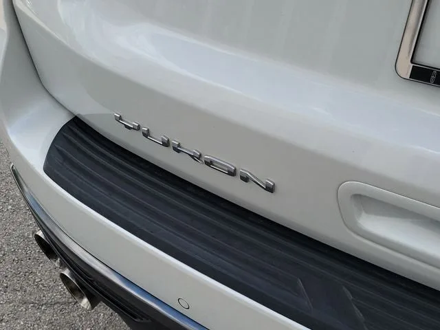 2022 GMC Yukon AT4 photo 9
