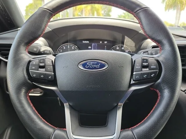 2023 Ford Explorer ST-Line photo 18