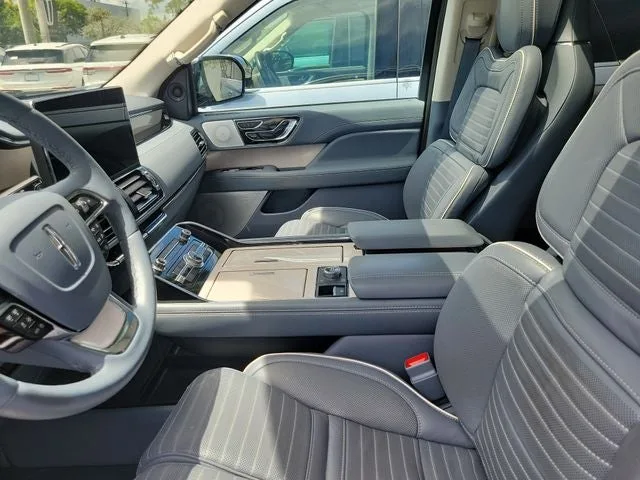2024 Lincoln Navigator Black Label photo 15