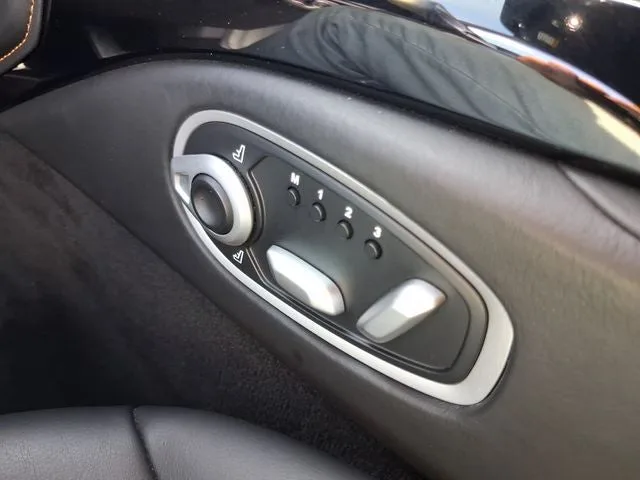2020 Aston Martin Vantage Base photo 20