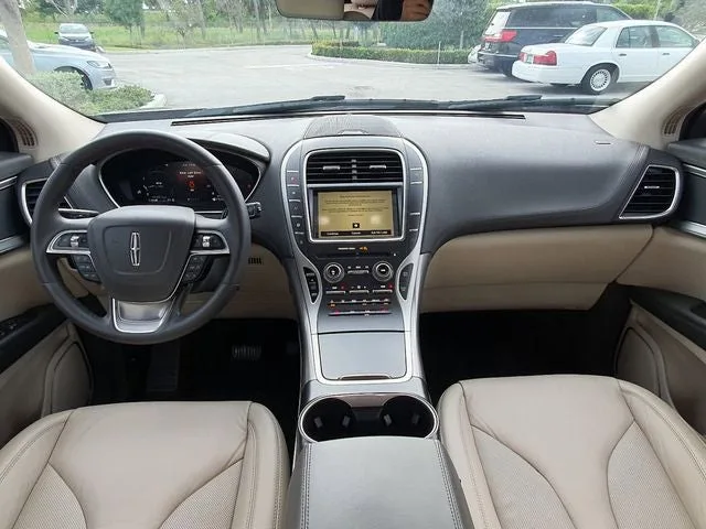2019 Lincoln Nautilus Select photo 17