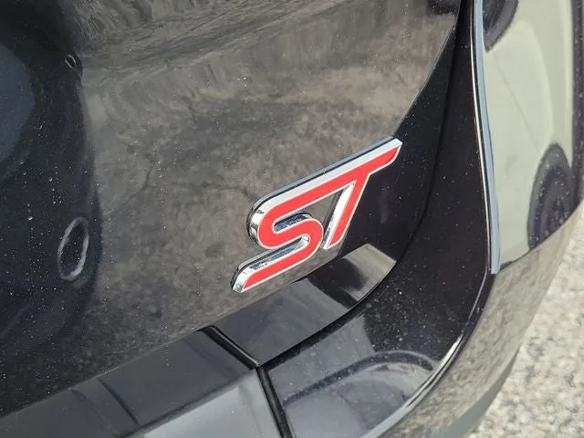 2023 Ford Explorer ST photo 5