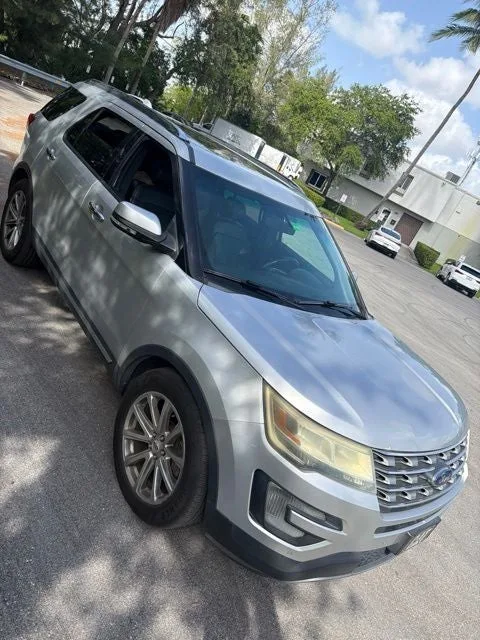 2016 Ford Explorer Limited photo 2