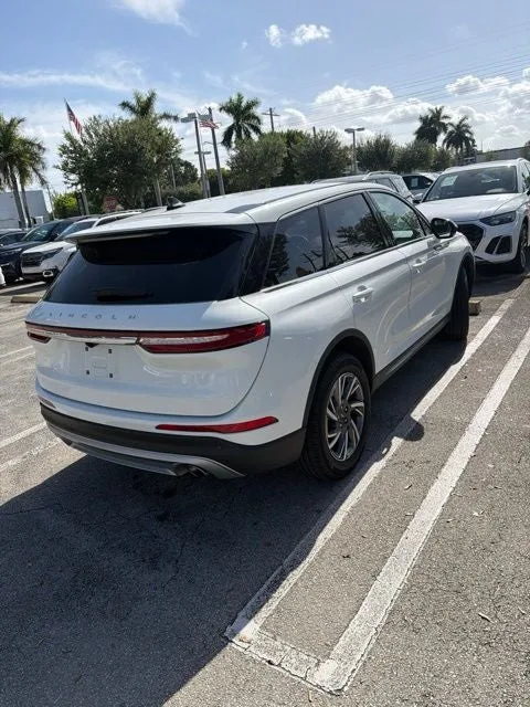 2025 Lincoln Corsair Premiere photo 5