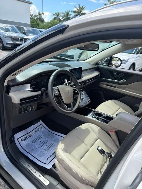 2022 Lincoln Corsair Standard photo 7