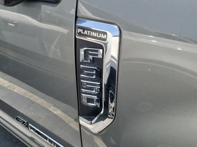 2019 Ford F-350SD Platinum photo 4