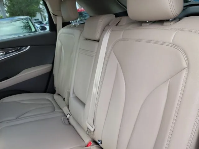 2020 Lincoln Corsair Standard photo 9