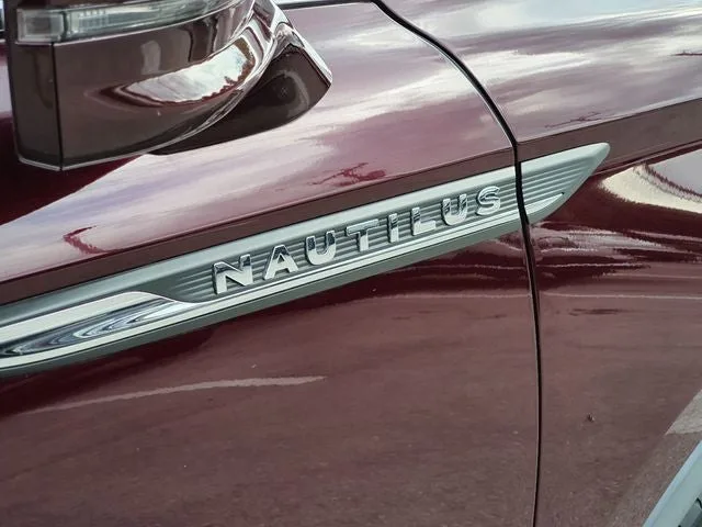 2019 Lincoln Nautilus Select photo 10