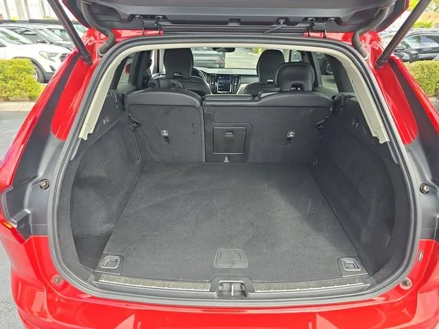 2022 Volvo XC60 B5 Inscription photo 8