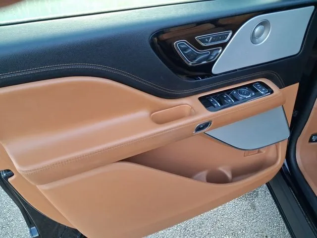 2023 Lincoln Aviator Black Label Premium photo 14