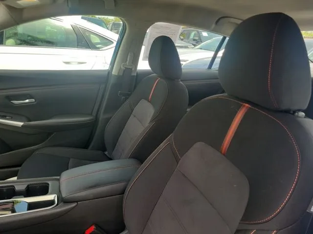 2025 Nissan Sentra SR photo 11