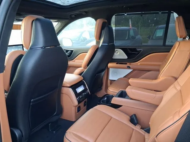 2023 Lincoln Aviator Black Label Premium photo 5