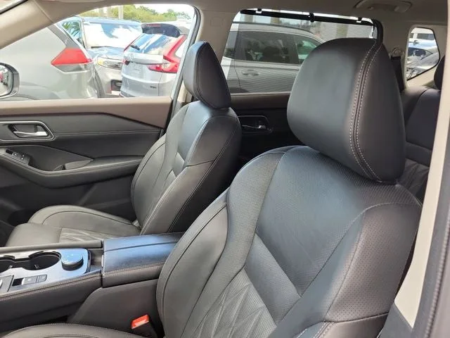 2023 Nissan Rogue Platinum photo 9