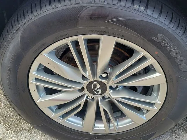 2019 INFINITI QX80 LUXE photo 8