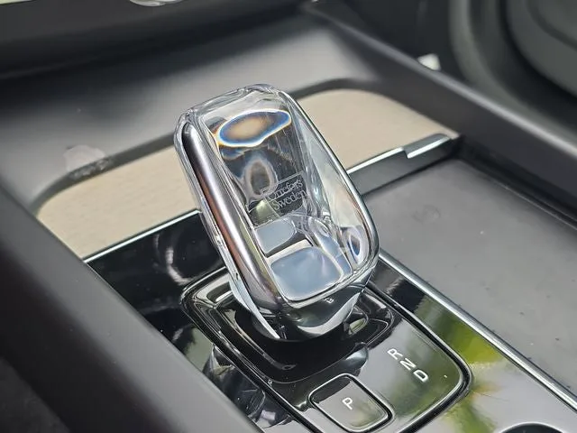 2022 Volvo XC60 B5 Inscription photo 24