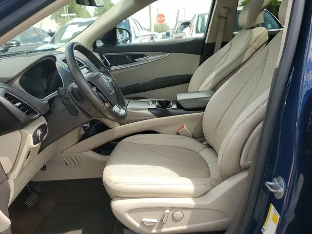 2019 Lincoln Nautilus Reserve photo 13