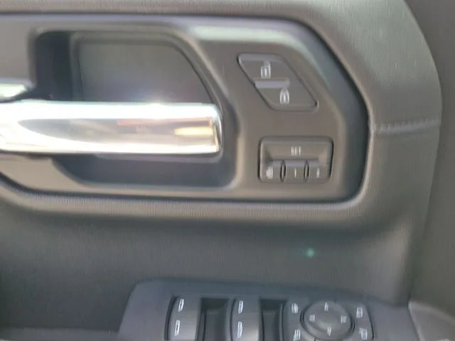 2020 Chevrolet Silverado 1500 High Country photo 18