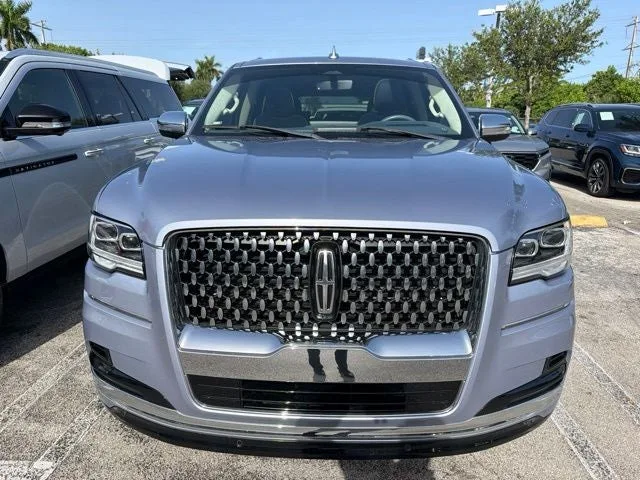 2023 Lincoln Navigator L Black Label photo 2