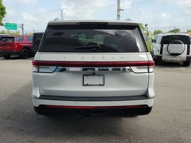 2022 Lincoln Navigator L Reserve photo 5