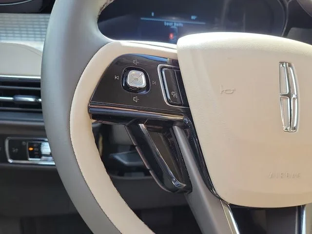 2023 Lincoln Corsair Standard photo 20