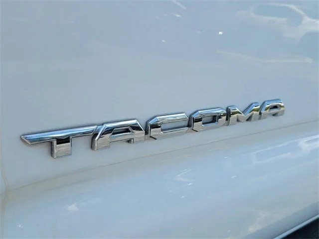 2018 Toyota Tacoma TRD Sport V6 photo 10