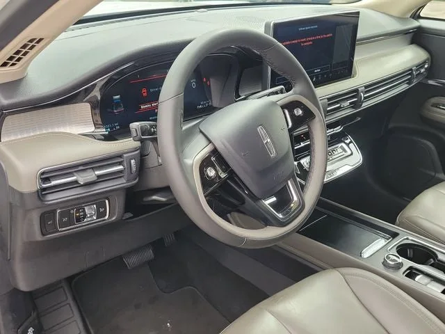 2023 Lincoln Corsair Standard photo 10