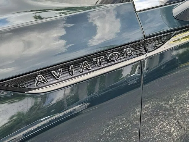 2025 Lincoln Aviator Black Label Premium photo 10