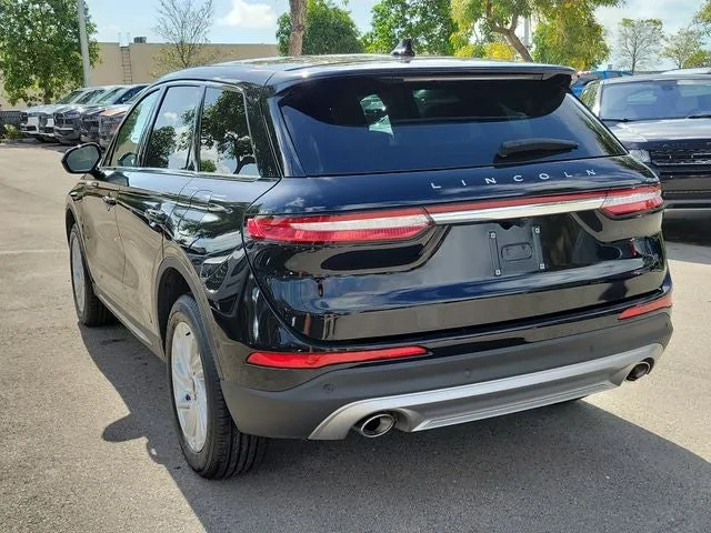 2023 Lincoln Corsair Standard photo 4