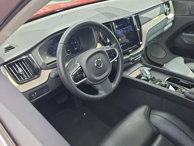 2022 Volvo XC60 B5 Inscription photo 13