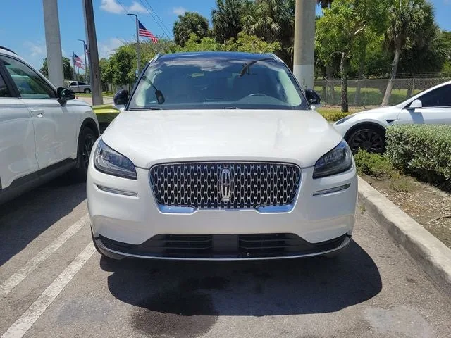 2022 Lincoln Corsair Standard photo 2