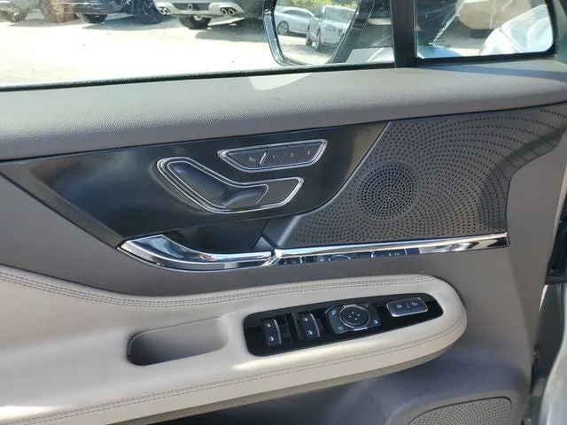 2023 Lincoln Corsair Standard photo 16