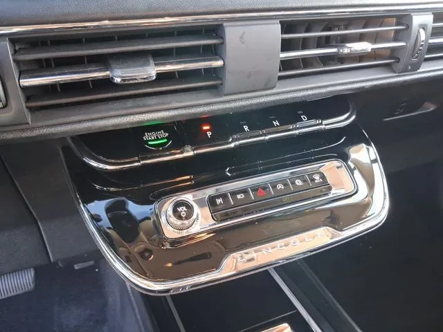 2023 Lincoln Corsair Standard photo 19