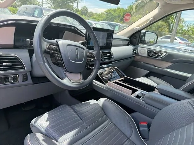 2022 Lincoln Navigator L Black Label photo 7
