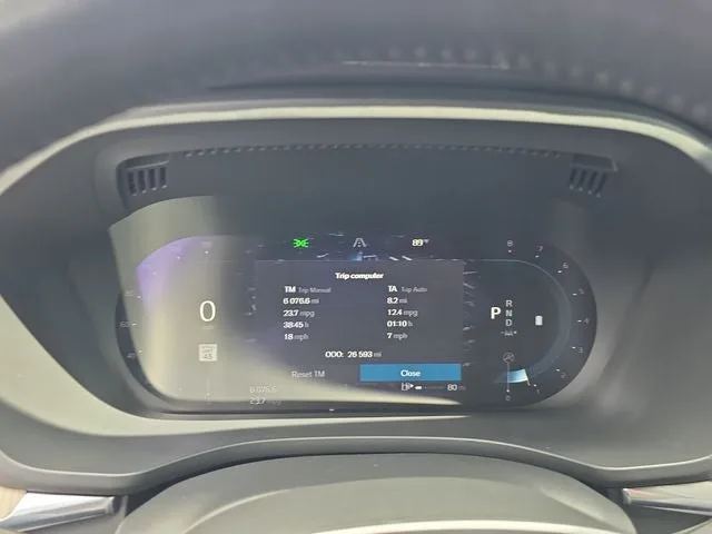 2022 Volvo XC60 B5 Inscription photo 18