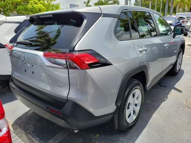 2024 Toyota RAV4 LE photo 3