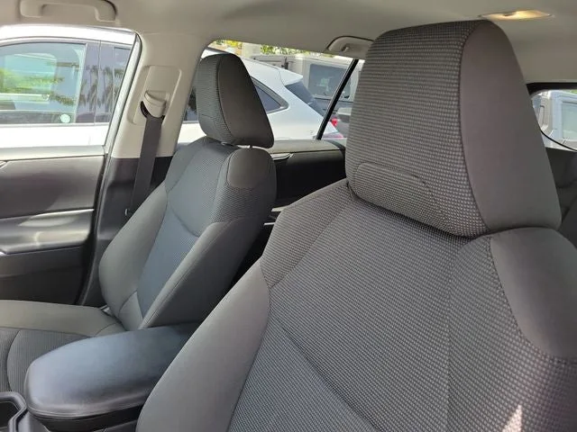 2024 Toyota RAV4 LE photo 9